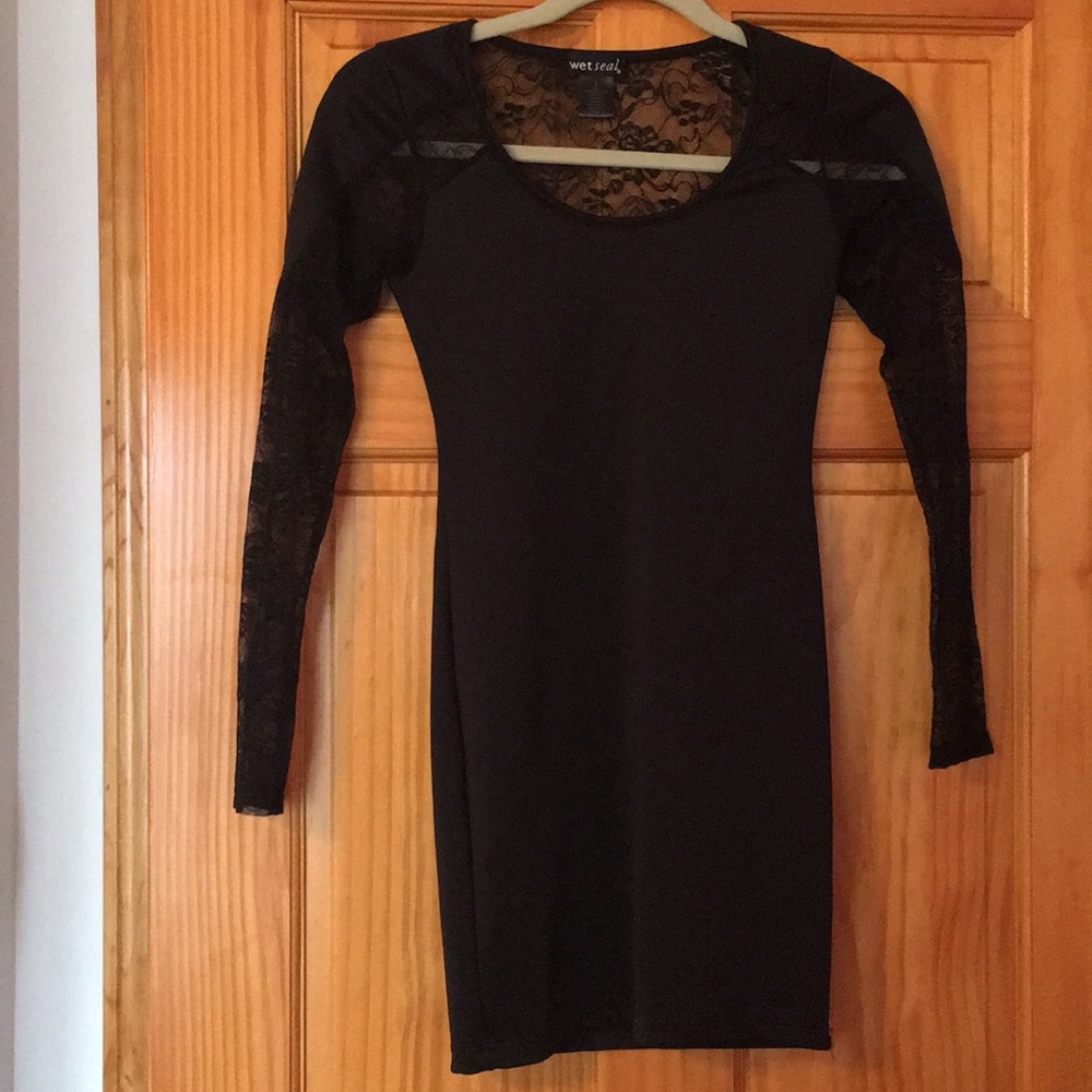 Black bodycon dress